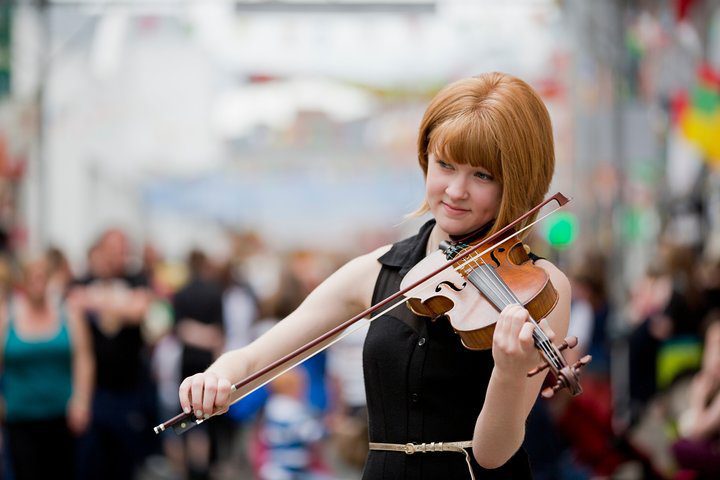 Traditional Irish music and dance show. Galway. Private guided.